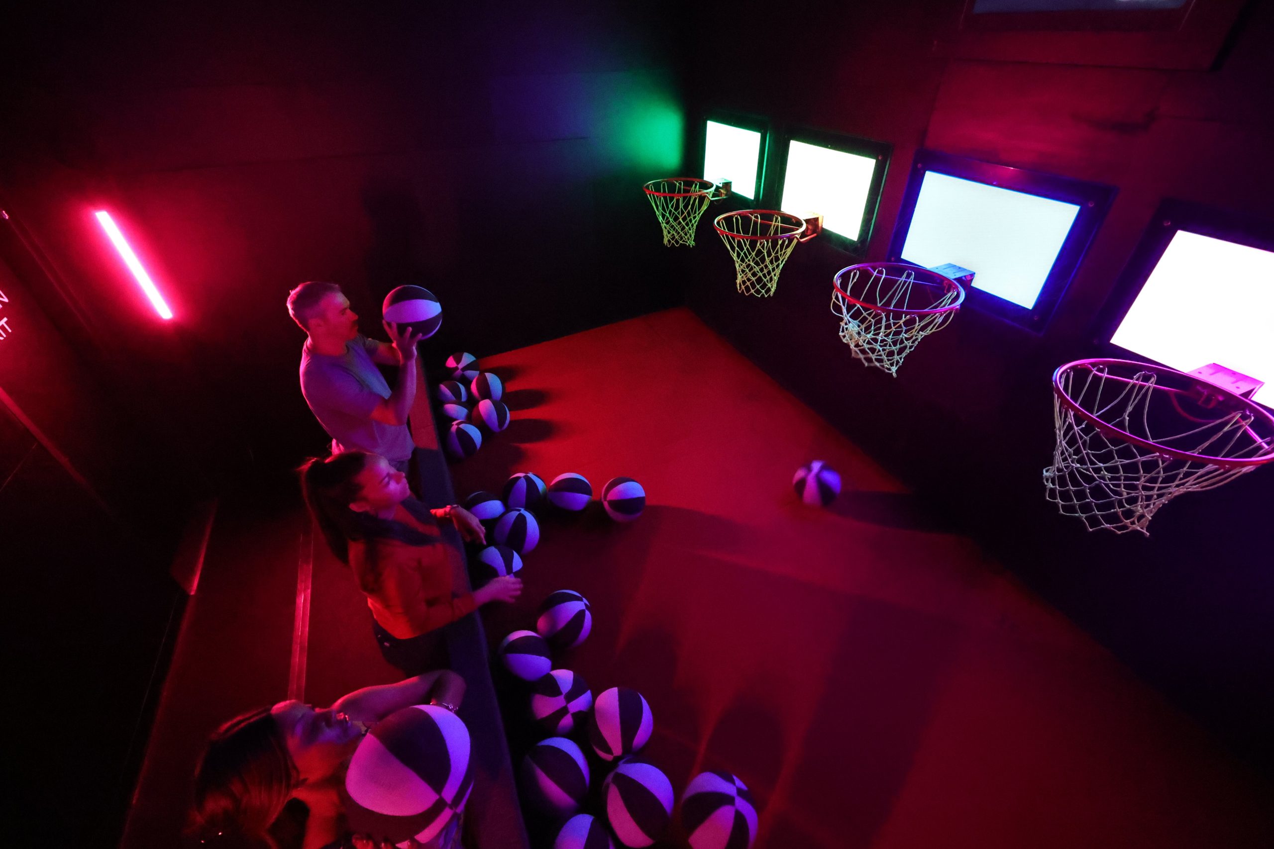 AI-Powered vs Traditional Interactive Games: 2025 Technology Performance Comparison